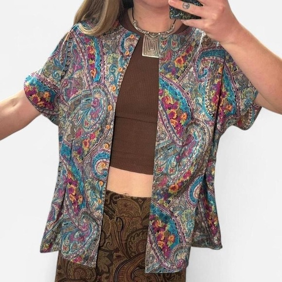 70s Style Button-Up Top - Picture 4 of 6